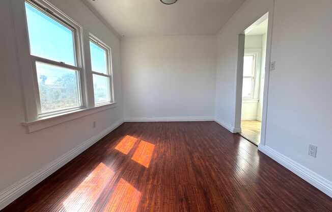 Beautiful Top Floor 2-Bedroom in the Heart of Mid Wilshire