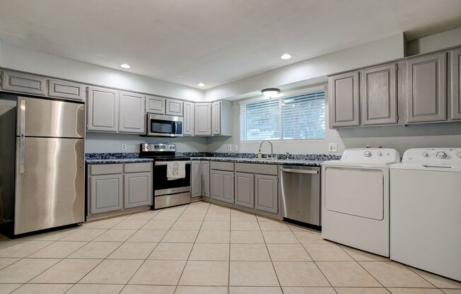 Newer Paint, Newer Flooring, POOL, close to GCU, Move in Ready for August 1st!!!  Great property located with easy access to Shopping!!  Quiet Cul-de-Sac!!!