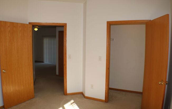 2 beds, 1 bath, $1,195, Unit # 08