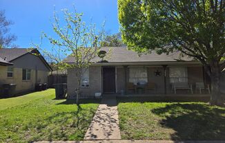 Bryan - West side - 2 bedroom / 1 bath duplex with fenced in back yard.