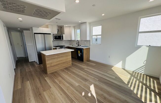 231 W 85 ST