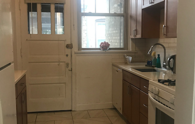 Recently Renovated East Rogers Park One Bedroom - Pets Welcome!