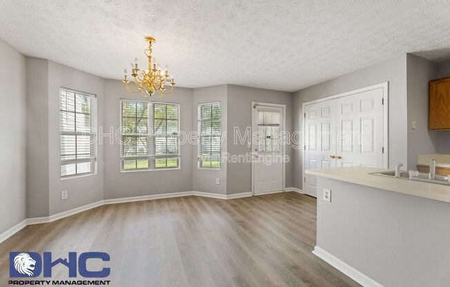 5876 STRATHMOOR MNR CIR