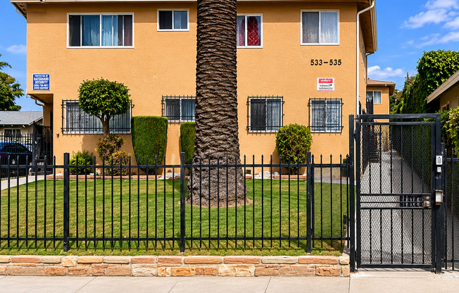 533 W. 75th Street Los Angeles, CA 90044