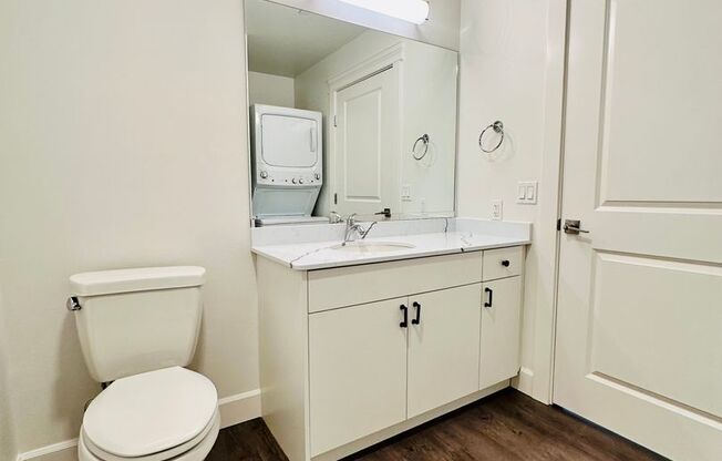 Studio, 1 bath, 346 sqft, $1,395, Unit 410-211