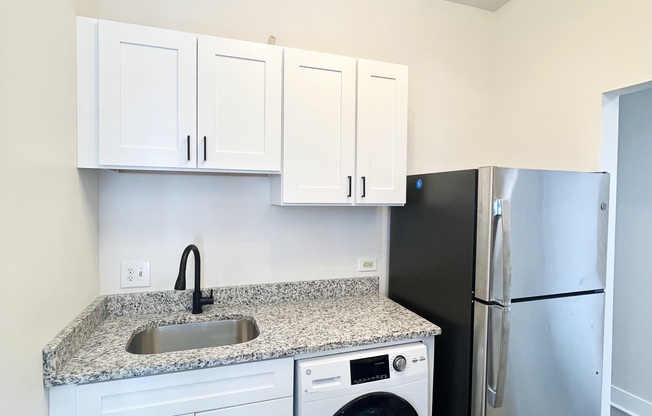 2258 S SACRAMENTO AVE