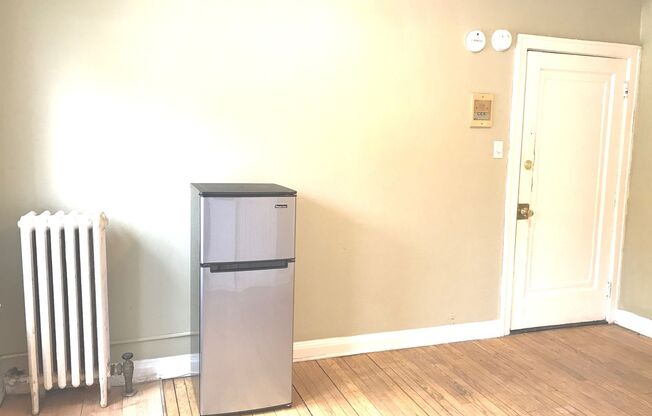 Studio, 1 bath, $725, Unit 02