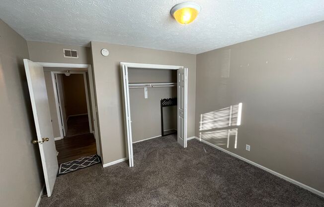 2 beds, 1 bath, $1,100, Unit 52 Morehouse Ct.