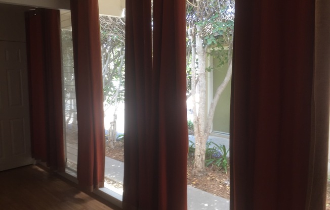 2 beds, 2 baths, $4,000, Unit A