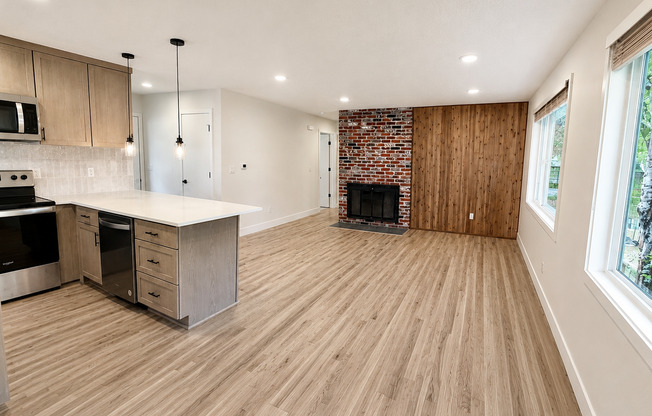 ** 4 WEEKS FREE RENT** | Freshly Remodeled 5bd/2.5bath Home w/ Daylight Basement in Heart of Multnomah Village
