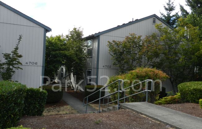 2 Bedroom Tacoma Area Fourplex- 4706 S Warner St #D, Tacoma, WA 98409
