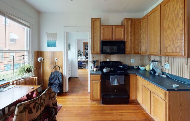 2 beds, 1 bath, $1,995, Unit Unit 2 (1st Fl)