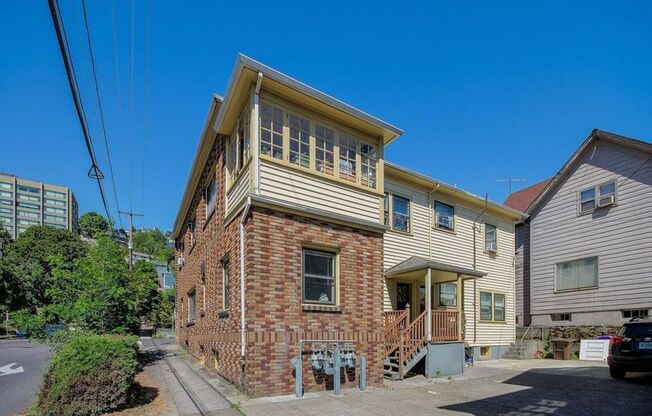 2440 SW 5th Avenue - Charming Downtown Condo!