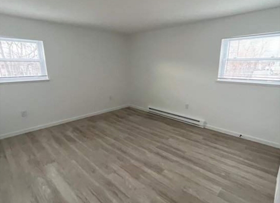 2 beds, 1 bath, 850 sqft, $2,350, Unit 38