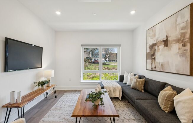 1 bed, 1 bath, 590 sqft, $1,540, Unit D210