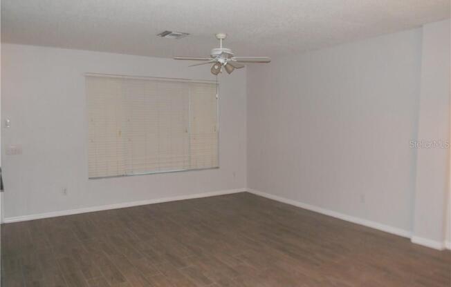 2122 GOLDEN OAK LN