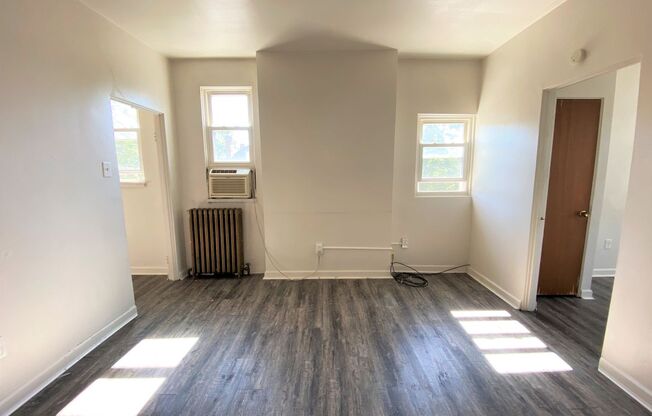 1 bed, 1 bath, $950, Unit 11