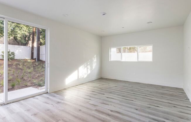 New Construction 6 Bedroom/7 Bath Townhouse