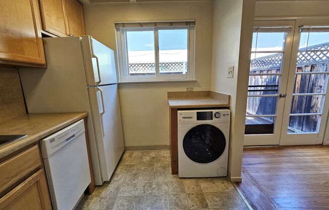 2 beds, 1 bath, $3,200