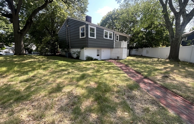 53 DICKSON AVE