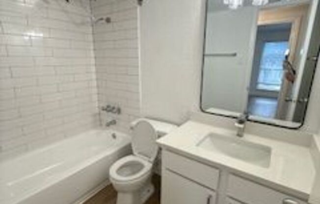 2 beds, 1 bath, 825 sqft, $1,195, Unit 102