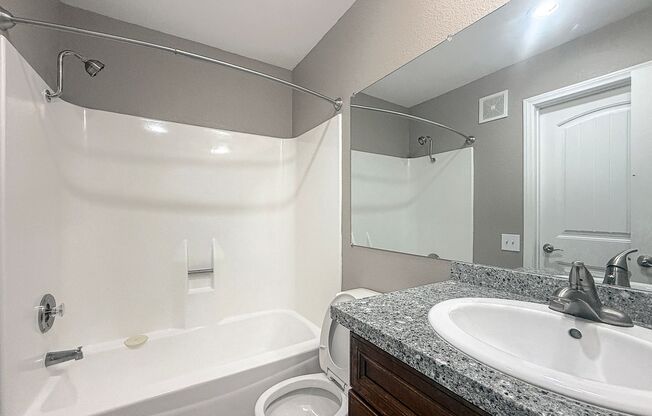 2 beds, 1 bath, 880 sqft, $2,538, Unit 007