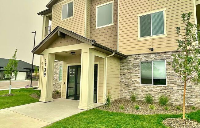 South Ridge Apts - Built in 2021 w/ Clubhouse + Pool, Pet Friendly & Covered Parking!