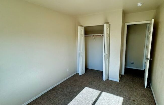 3 beds, 1 bath, $2,000, Unit UNIT D