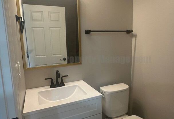 1 bed, 1 bath, 750 sqft, $1,799, Unit B