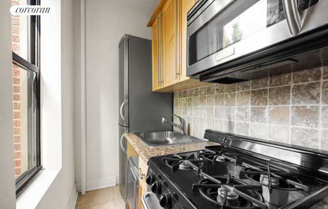 1 bed, 1 bath, $3,300, Unit 5I