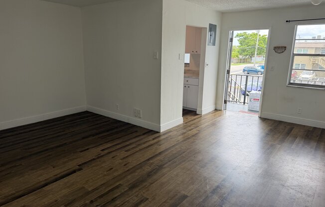 5741 SW 36 CT