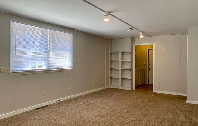 4 beds, 2.5 baths, $4,200