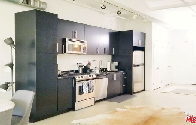 2 beds, 1 bath, 1,200 sqft, $3,900, Unit 410