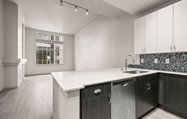1 bed, 1 bath, 685 sqft, $2,450, Unit 311