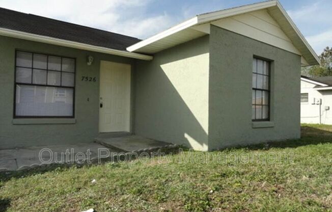 7526 UNIVERSITY GDN DR