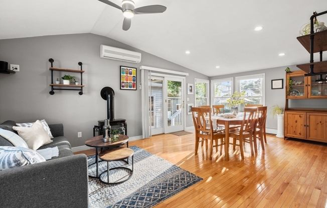 15 UNIVERSITY RD