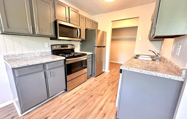 2 beds, 1 bath, 837 sqft, $925, Unit Unit 8