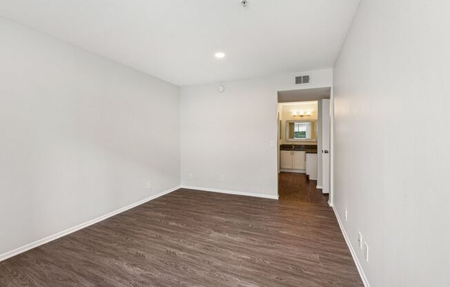 2 beds, 2 baths, 850 sqft, $2,798, Unit 415