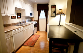 All-Inclusive Living Steps from East Franklin St – Relax at The Retreat! Flexible Move in!