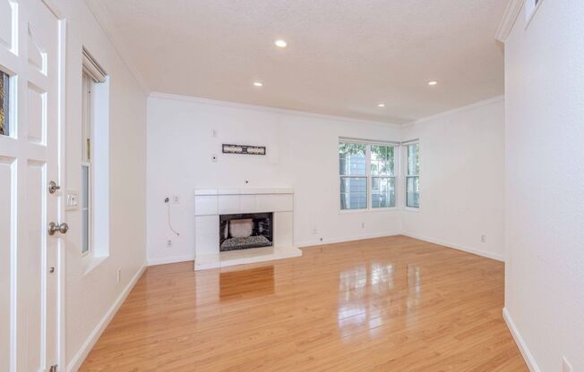 1 Bedroom Home in Newport Beach with AMENITIES!