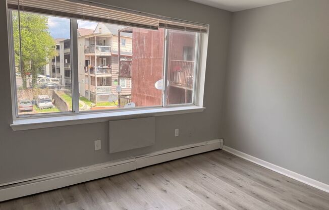 2 beds, 1 bath, 900 sqft, $1,550, Unit C8