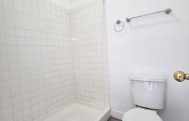 3 beds, 3 baths, $1,850, Unit Unit 1015 UNIT B BLDG 7