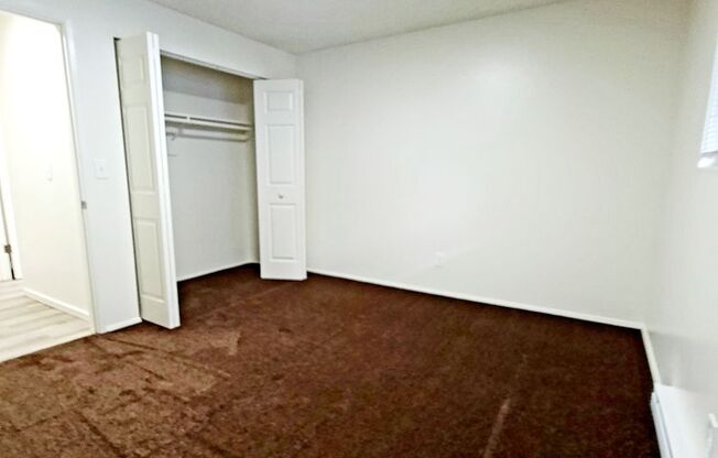 2 beds, 1 bath, 904 sqft, $1,595, Unit C-06