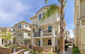 Modern Home in the Heart of Costa Mesa, 2 Bedroom, 2 Bath with all appliances and Garage