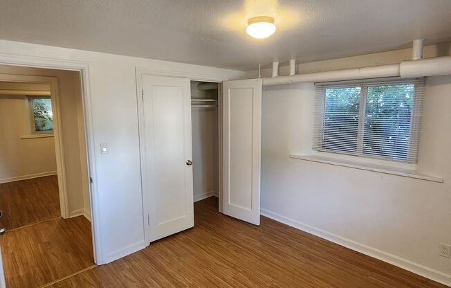 2 beds, 1 bath, 700 sqft, $1,045, Unit 15