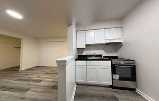 Studio, 1 bath, 295 sqft, $925, Unit B8