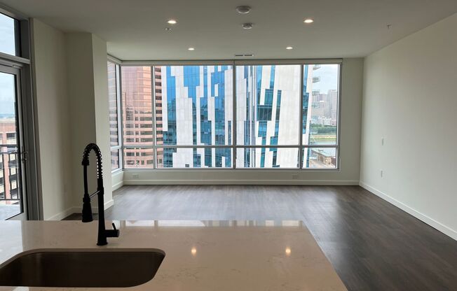 2 beds, 2 baths, 958 sqft, $2,515, Unit 906