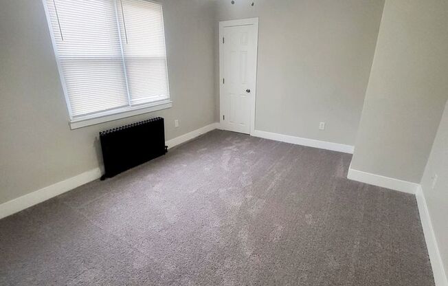2 beds, 1 bath, 700 sqft, $1,350, Unit 04-3235