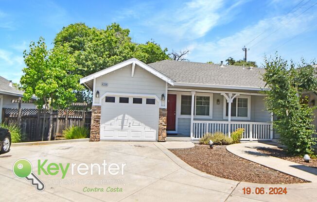 Charming 3 bed 2 bath home with spacious backyard!
