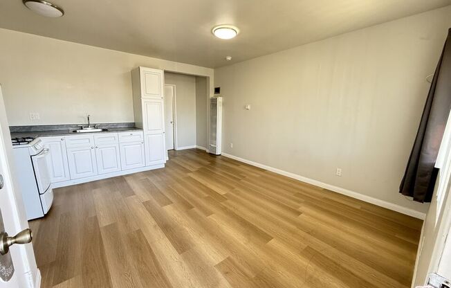 1138 S MARIPOSA AVE